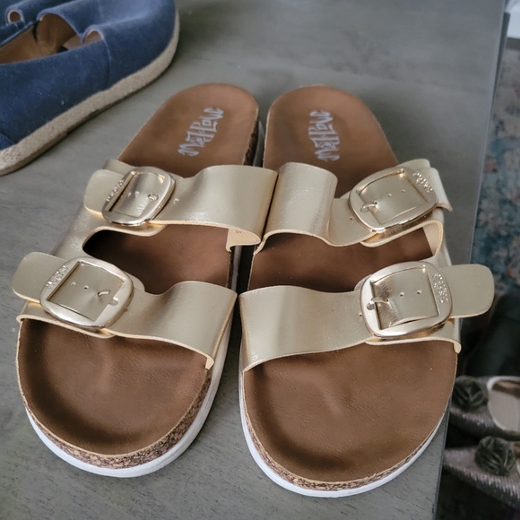 Sandals - Picture 2 of 2